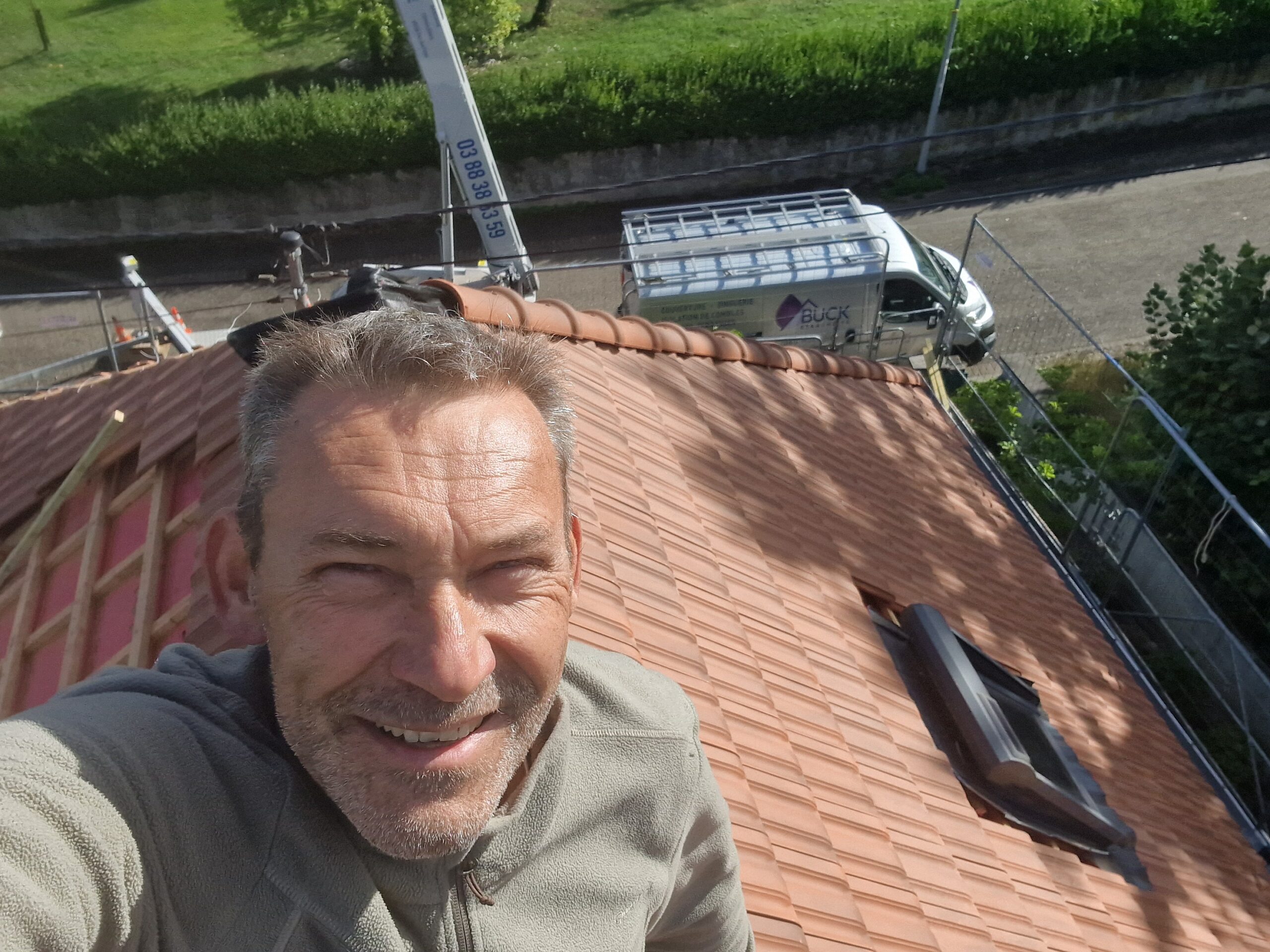 Philippe Buck, fondateur de Buck Étanchéité, sur le chantier de toiture à Rosheim