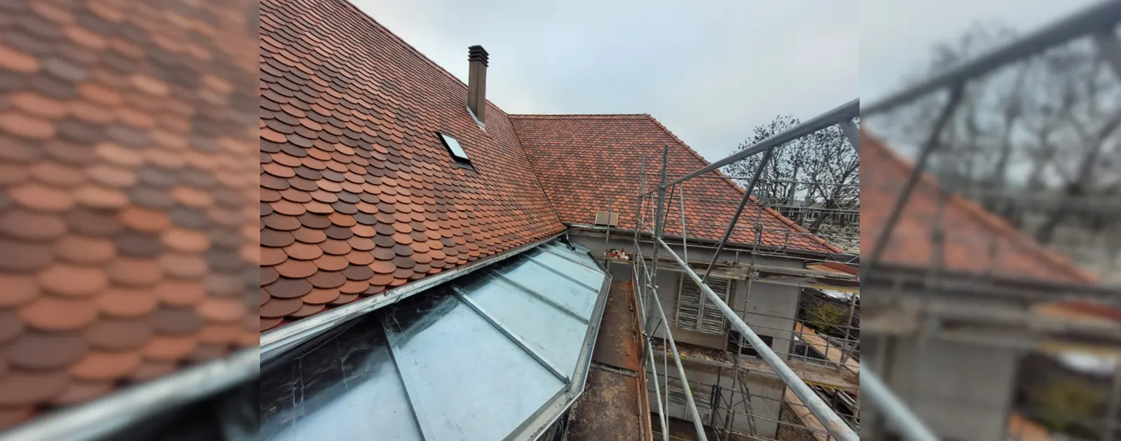 Toiture en zinc à tasseaux refaite à l'identique sur le presbytère de Rosheim